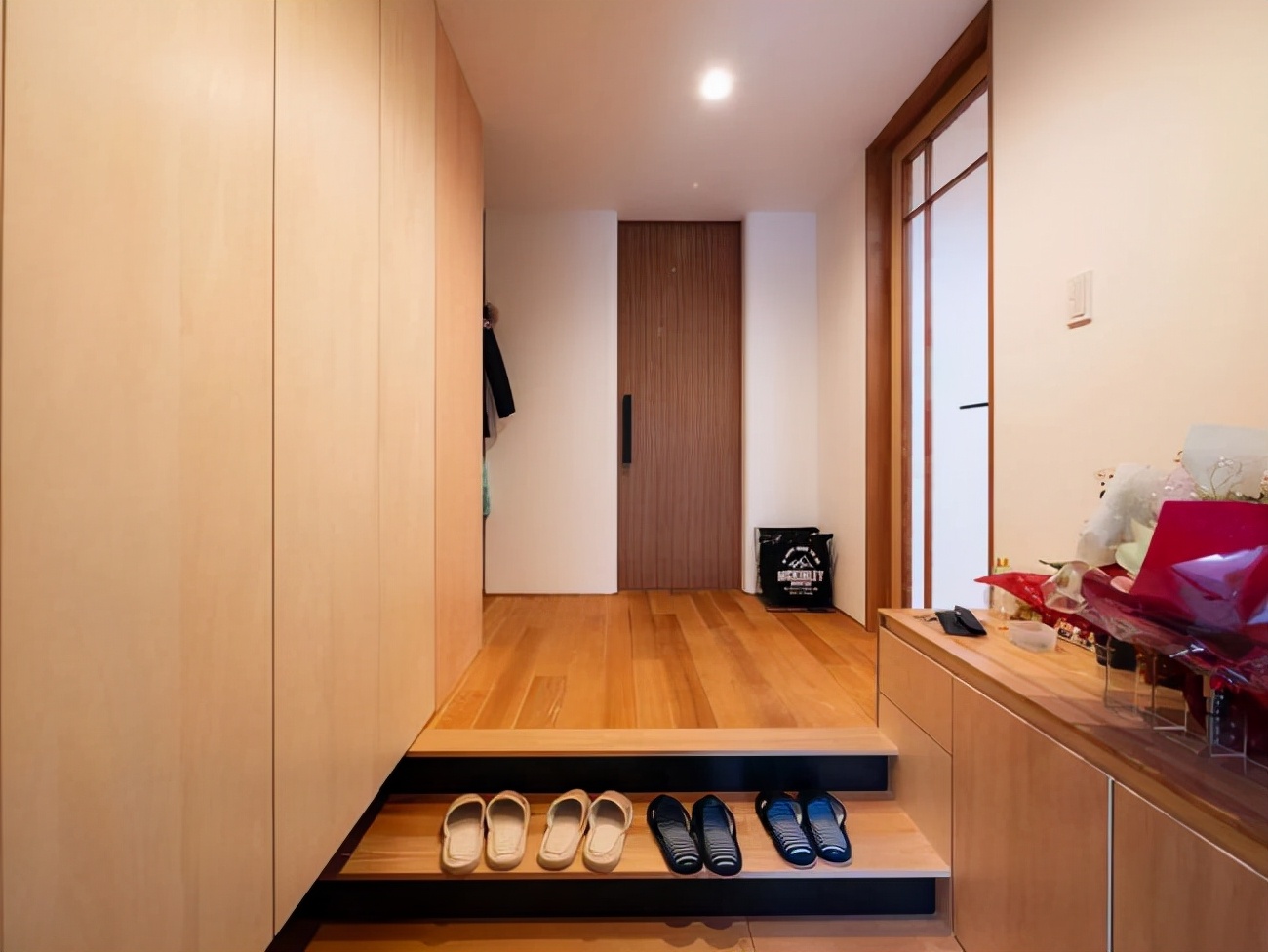 没想到新的一年日本的下沉式玄关又火了小玄关竟有这么多细节