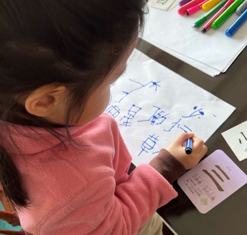 朱丹携娃剧组探班！周一围留长发被认成妻子，被曝在家没带过孩子休闲区蓝鸢梦想 - Www.slyday.coM