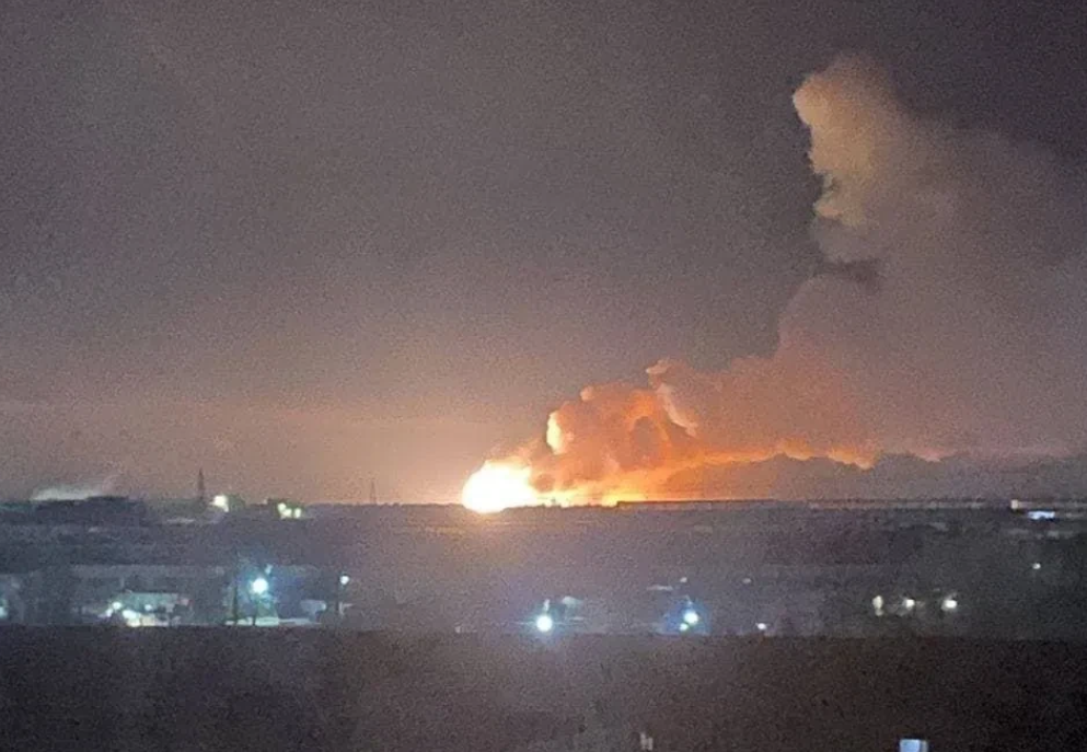 凌晨突袭，俄军发起全线进攻，导弹击中基辅，普京要吞并乌克兰？休闲区蓝鸢梦想 - Www.slyday.coM