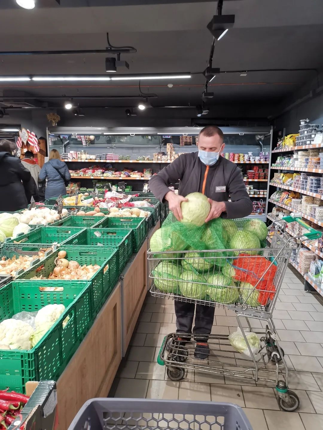 直击乌克兰首都现状：民众排队取现金！避险情绪升温，黄金现货一日爆拉60美元休闲区蓝鸢梦想 - Www.slyday.coM