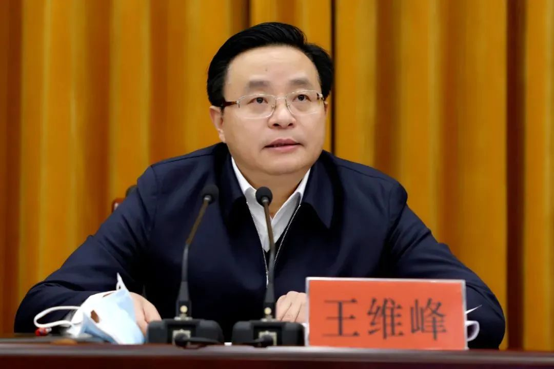 (来源:丰县发布)王维峰指出,要统一思想,凝聚共识,切实把思想和行动