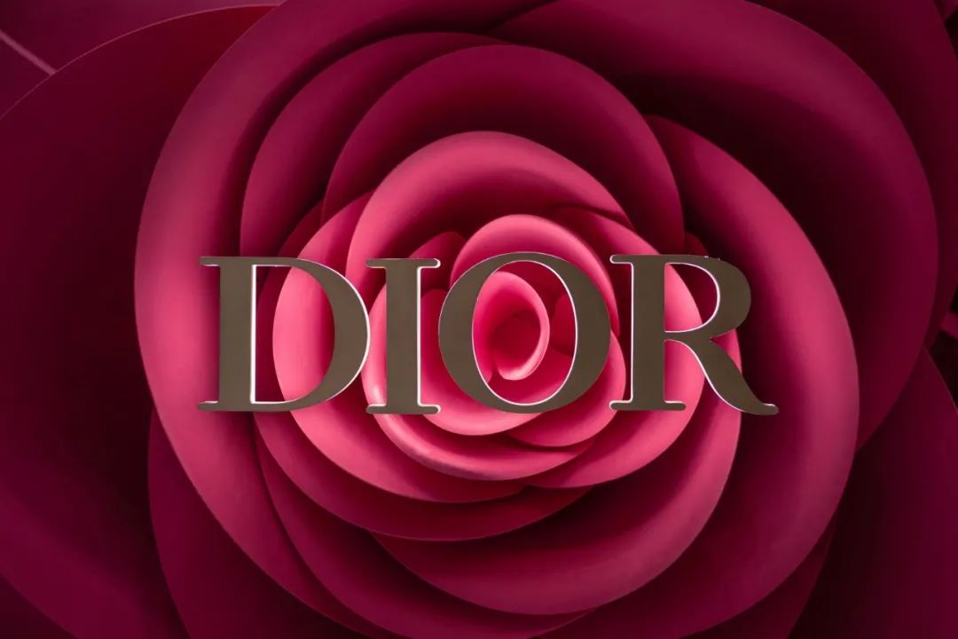 2022年2月23日,迪奥于北京skp一层中庭举办larosedior系列限时精品店