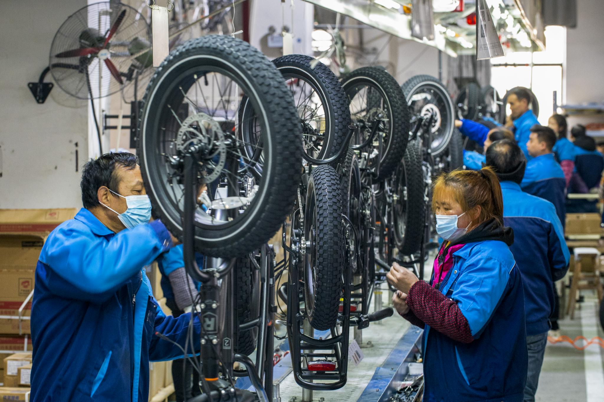 浙江金华外销电动自行车生产忙