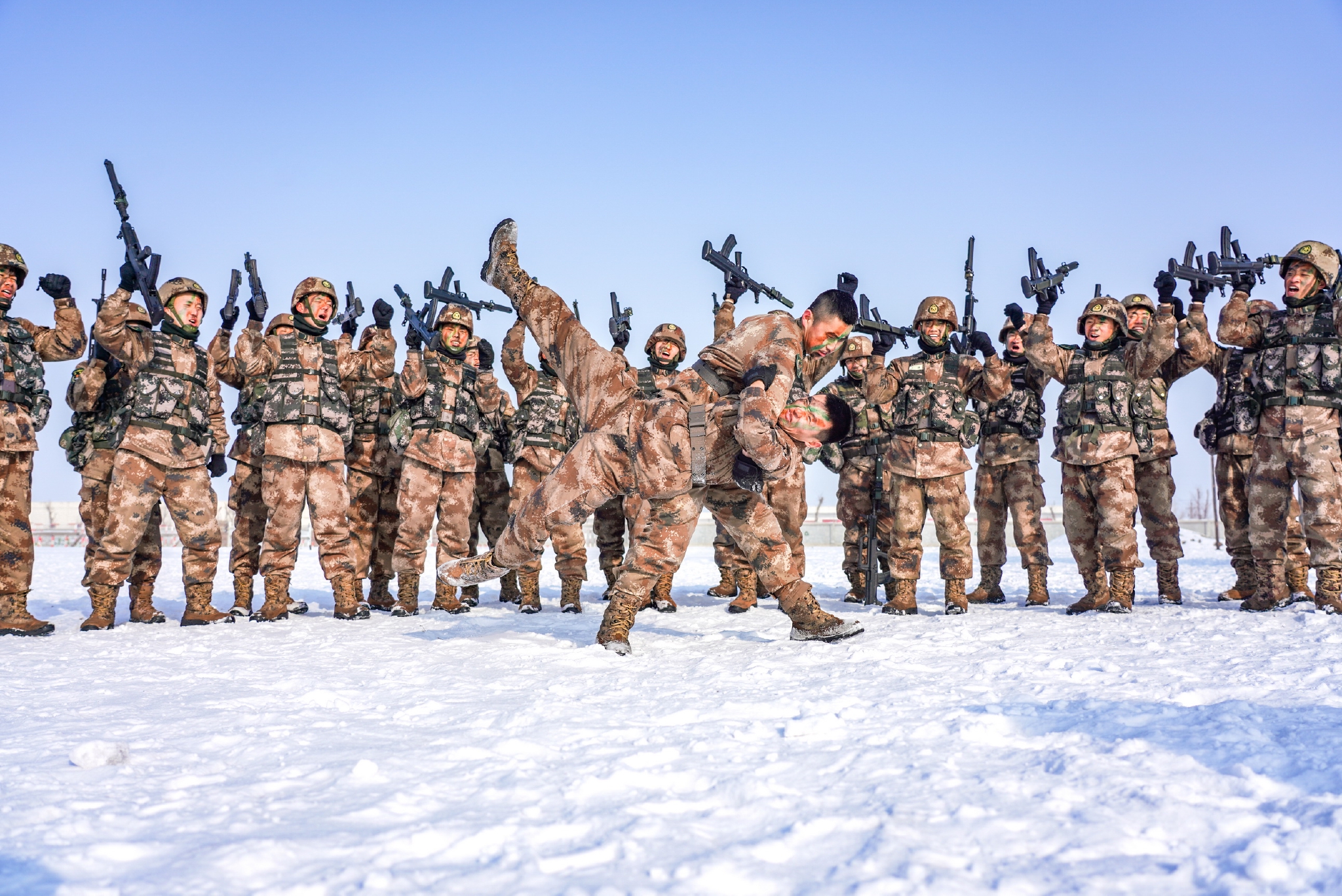 新疆军区某团雪地练兵提升实战本领