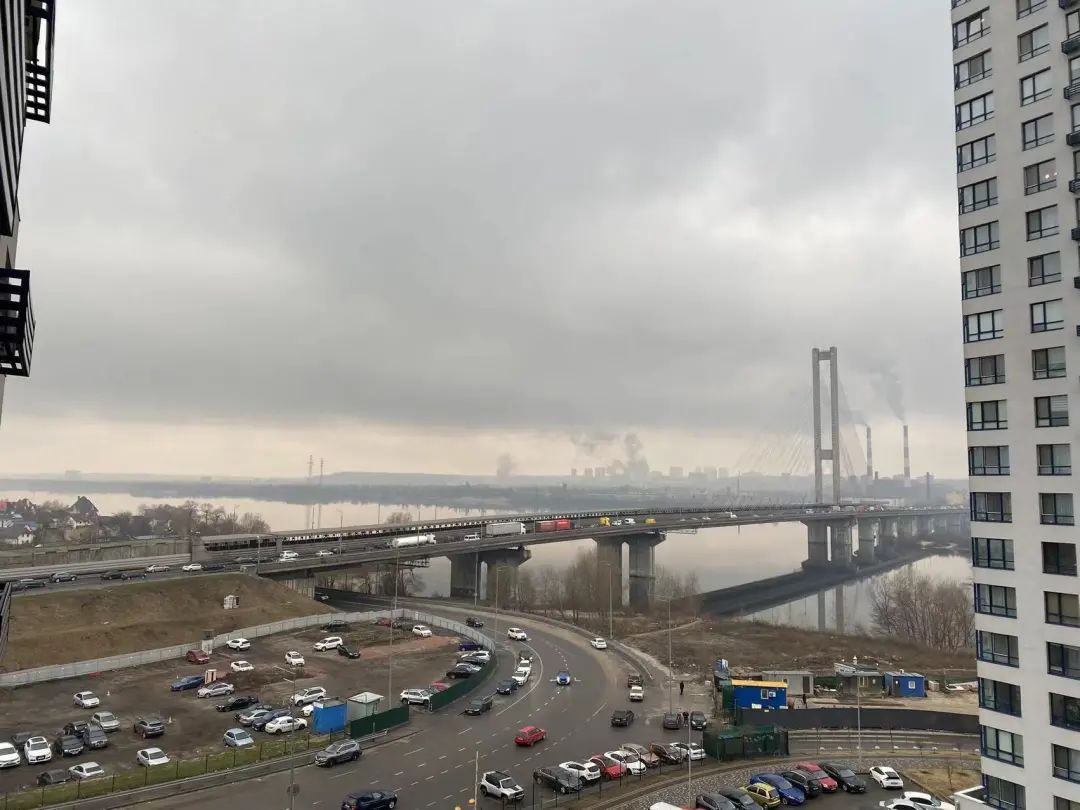 直击乌克兰首都现状：民众排队取现金！避险情绪升温，黄金现货一日爆拉60美元休闲区蓝鸢梦想 - Www.slyday.coM