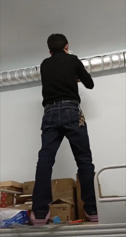 女儿宿舍有噪音睡不好，湖南爸爸雪天驱车4小时赶来包隔音棉休闲区蓝鸢梦想 - Www.slyday.coM