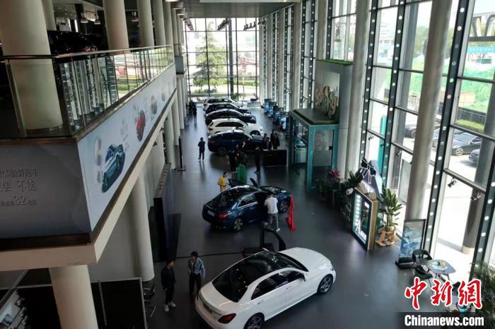 图为西安一汽车4S店。(资料图) 梅镱泷 摄