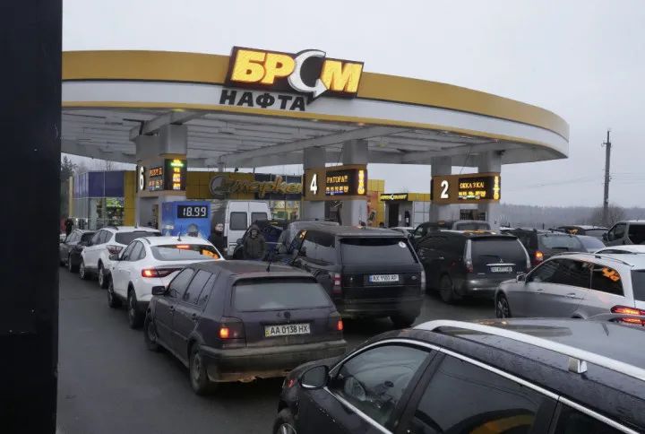 刚刚！俄军攻入乌克兰首都！民众恐慌！休闲区蓝鸢梦想 - Www.slyday.coM