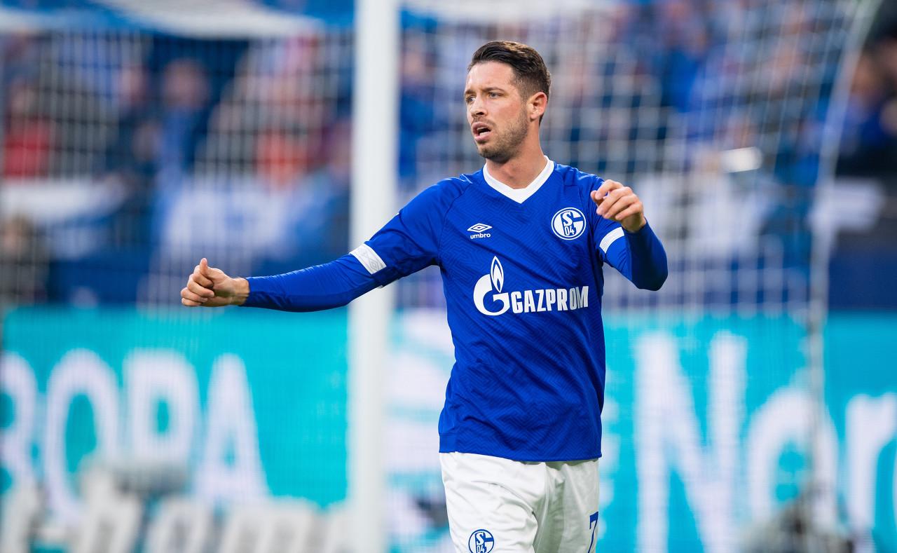 沙尔克04官方决定移除球衣上主赞助商俄罗斯天然气的标识