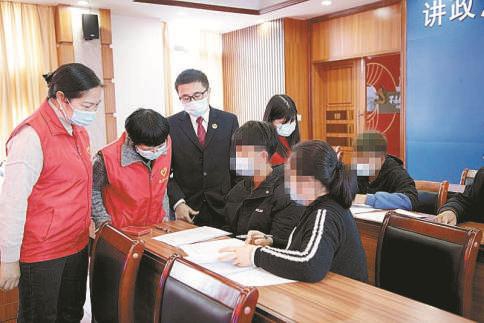 广东省佛冈县检察院对涉罪未成年人集中开展附条件不起诉宣告