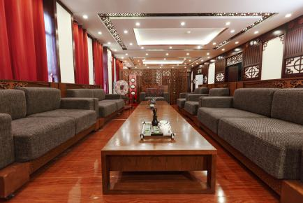 （图为现在的中西支行厅堂内部）