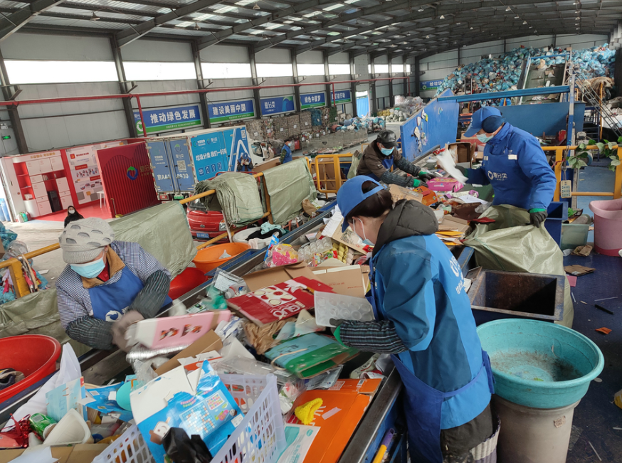 调查年礼包装浪费有多严重垃圾分拣中心里近三成是礼盒