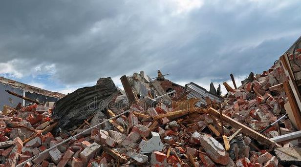 历史上,超级地震都是浅源地震,例如1976年7月28日03时42分53.