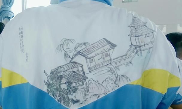 校长设计“特殊”校服，为了防止中学生早恋，真可谓是煞费苦心休闲区蓝鸢梦想 - Www.slyday.coM