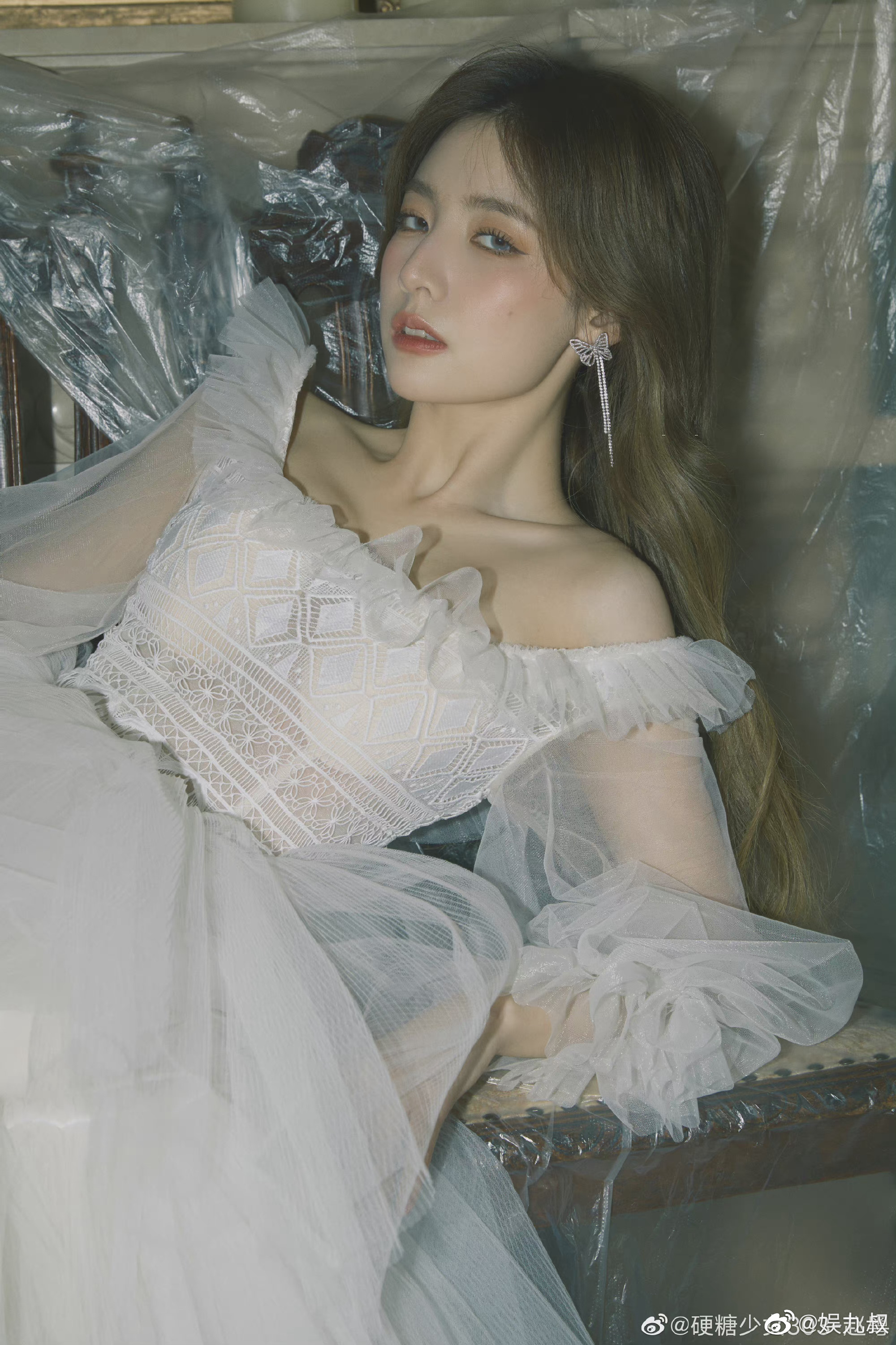 赵粤冷感婚纱造型大片