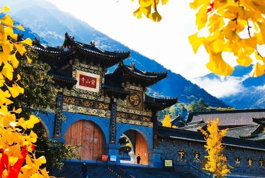 冕宁灵山寺藏不住的绝美风光