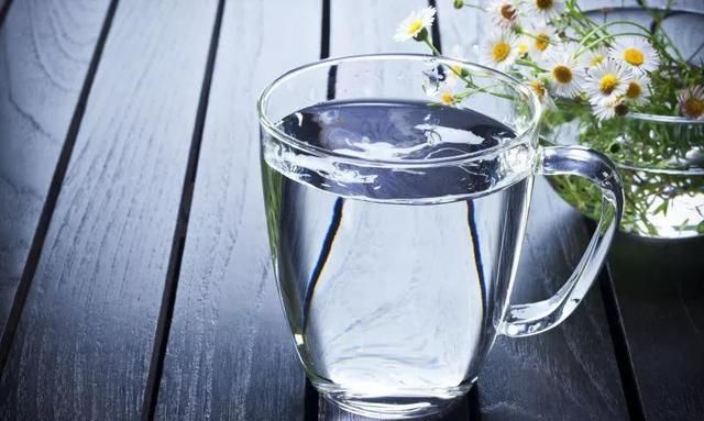 白开水放凉后堪比慢性毒药可信吗实验揭开谜底