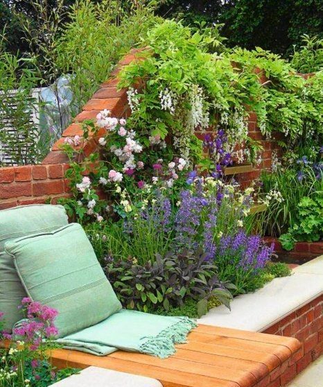 有院子我也学他自制垂直花园卡座花坛一体一边喝茶一边养花