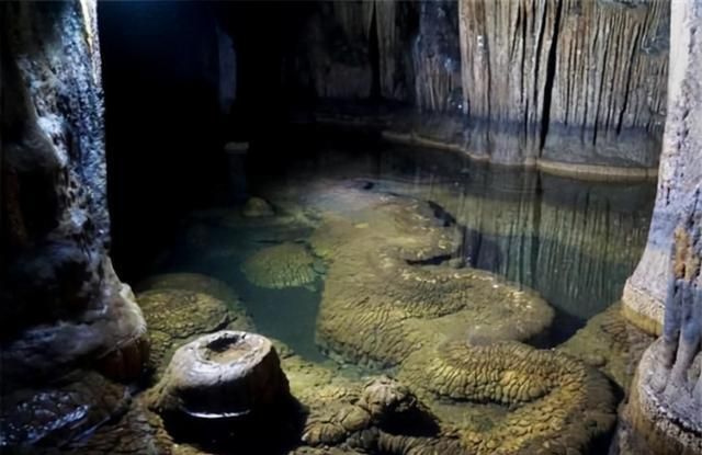 湖南一山洞发现千年真龙洞内龙雾缭绕专家看后十分惊讶