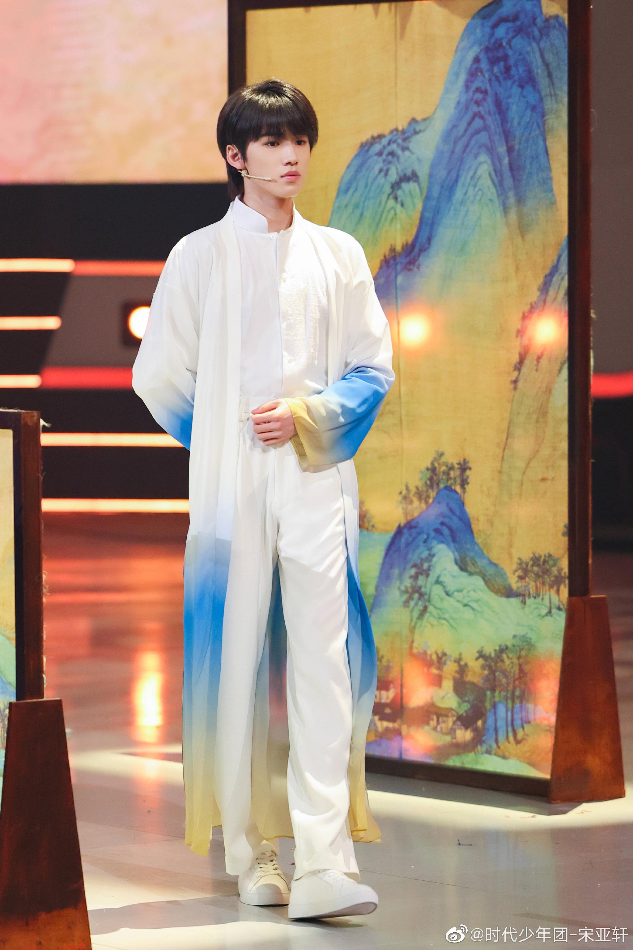 宋亚轩更新王牌剧照玉树临风的美男子