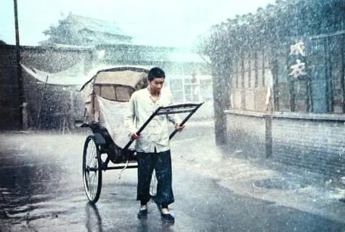 老舍笔下的祥子到底死了几回