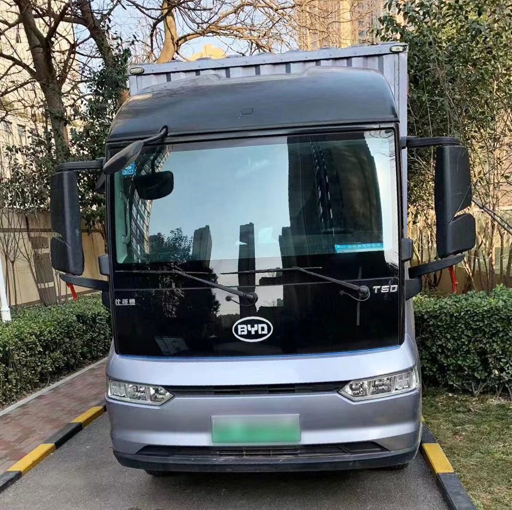 一见钟情比亚迪t5d 王博伊直呼其为最佳"伴侣"-新浪汽车