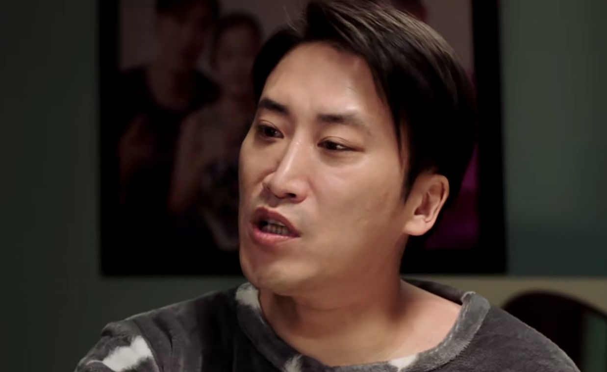 家生儿育女,辛苦劳作,还不如两台拖拉机值钱,干脆和刘弘序一起过得了