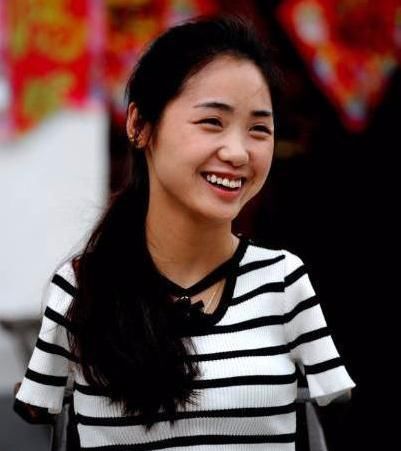 无臂女孩杨佩9岁没了双臂自己创业当老板如今身家千万