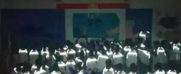 校长设计“特殊”校服，为了防止中学生早恋，真可谓是煞费苦心休闲区蓝鸢梦想 - Www.slyday.coM