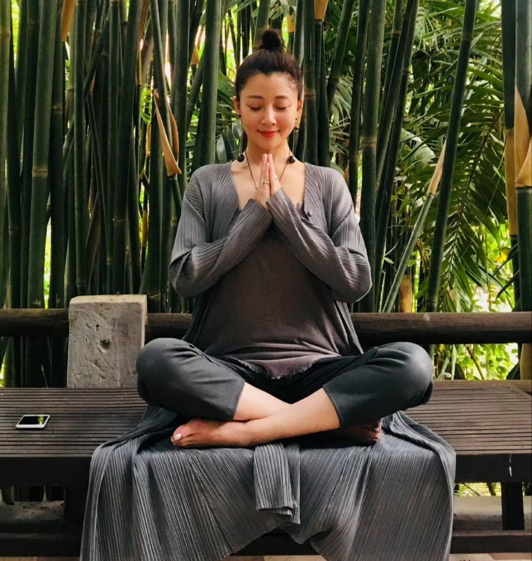 如既往保持骨感曼妙是不切实际的,为了保持好身材,不管明星还是普通人