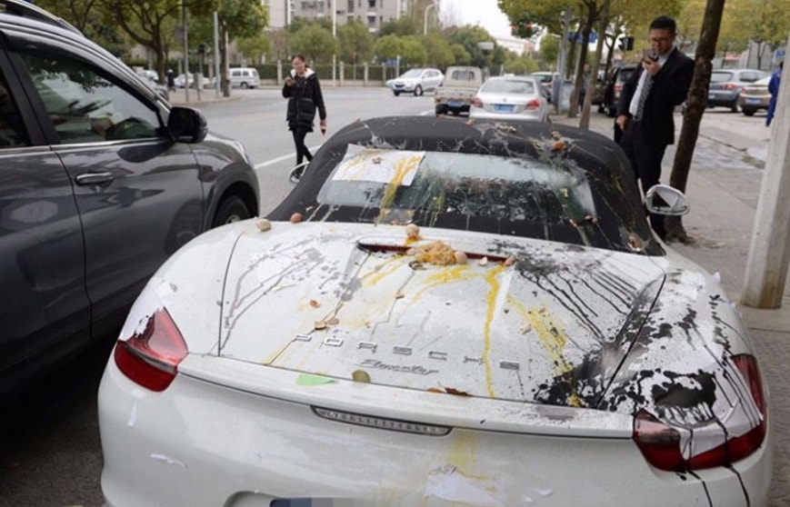 男子酒后砸保时捷卡宴发泄酒醒后懵了我砸的是众泰