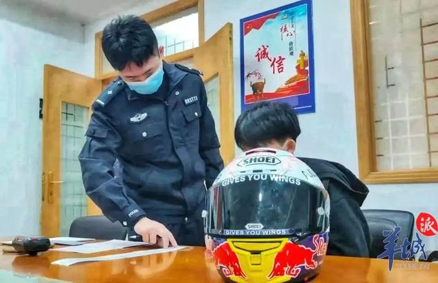 15岁少年购买万元摩托车，无证上路潇洒兜风，罚款千元休闲区蓝鸢梦想 - Www.slyday.coM