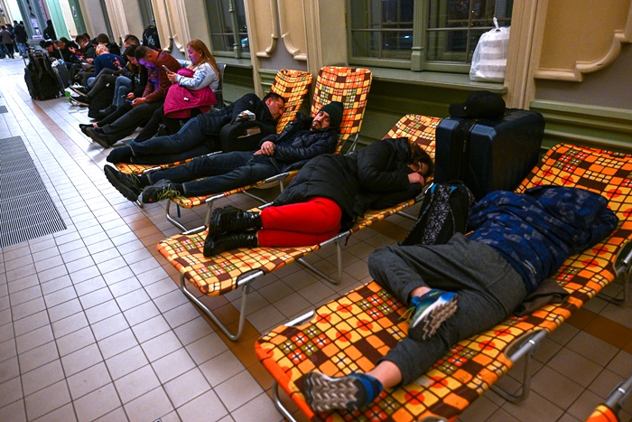 乌克兰公民可免签进入欧盟，邻国波兰将设9个难民接收点休闲区蓝鸢梦想 - Www.slyday.coM