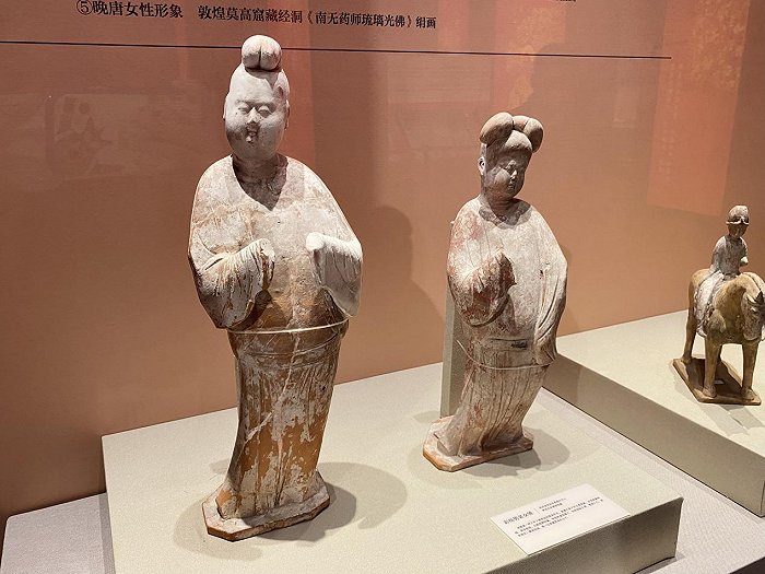 彩绘男装女俑.图片来源:倪叶青/摄