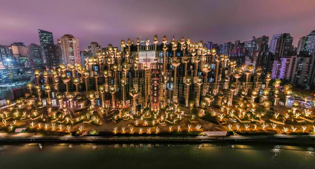 天安千树“悬浮森林”爆火，建筑上“种树”是设计噱头，还是真环保？__财经头条