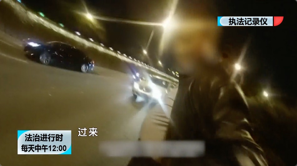 北京这个司机竟然在三环主路上睡着了！民警马永旺“咆哮式”劝返休闲区蓝鸢梦想 - Www.slyday.coM