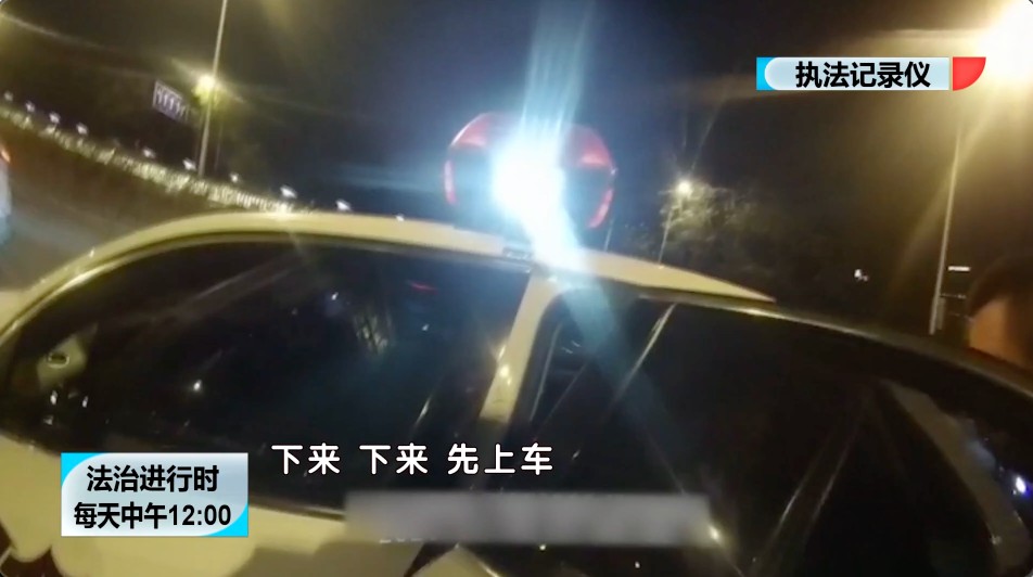 北京这个司机竟然在三环主路上睡着了！民警马永旺“咆哮式”劝返休闲区蓝鸢梦想 - Www.slyday.coM