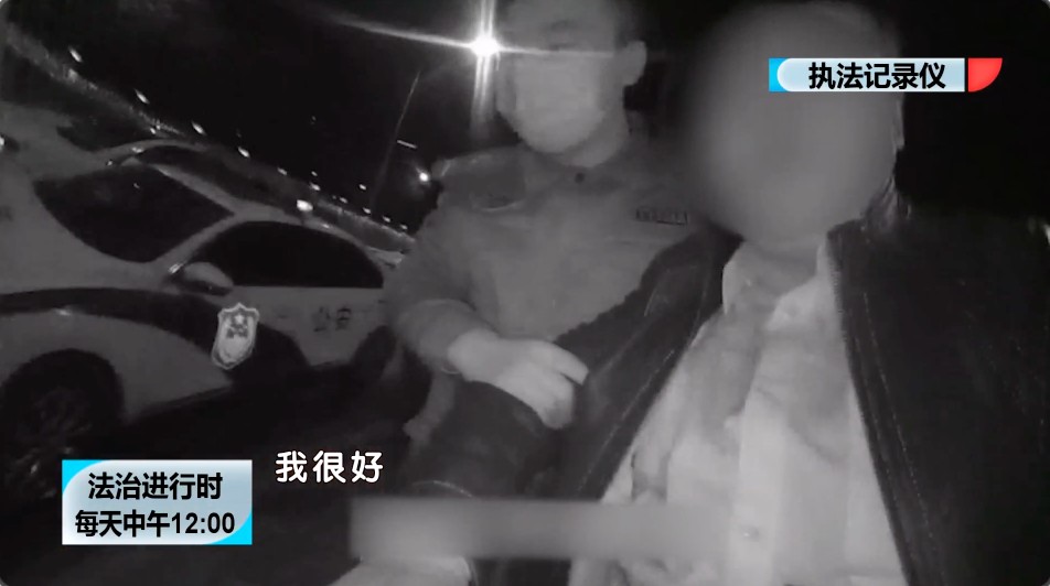 北京这个司机竟然在三环主路上睡着了！民警马永旺“咆哮式”劝返休闲区蓝鸢梦想 - Www.slyday.coM