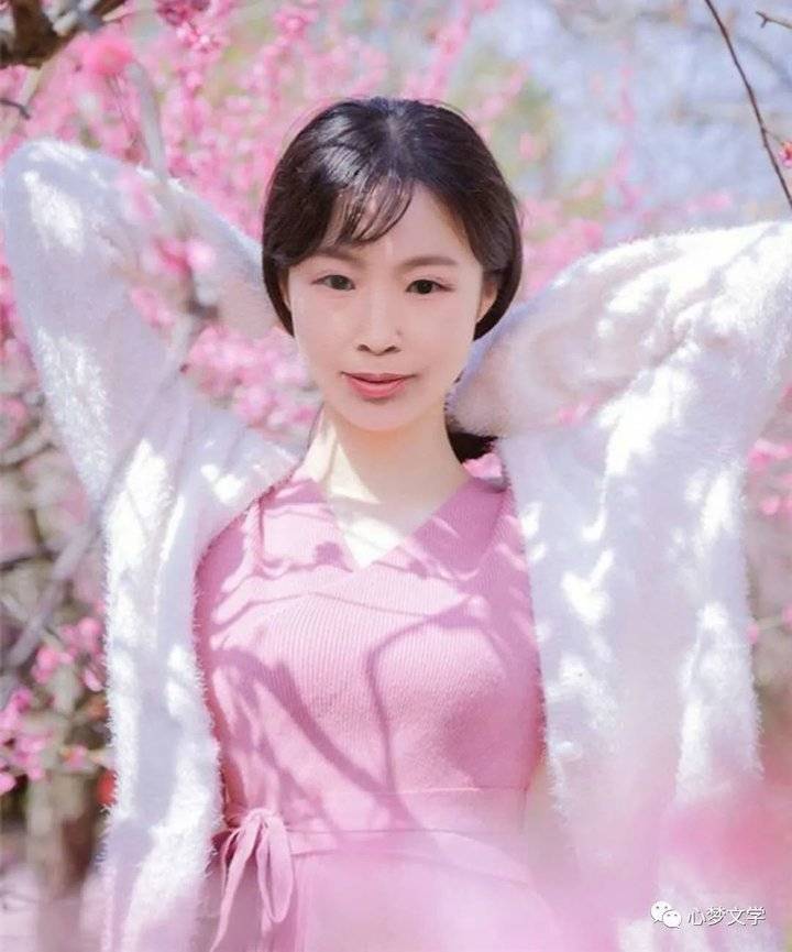 作者简介:王灵,女,网名幸福驿站,一个热爱文字,酷爱