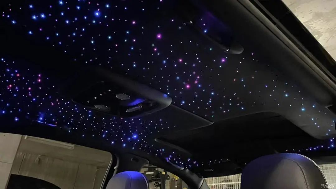 劳斯莱斯星空车顶很漂亮8万出头的国产车就有了