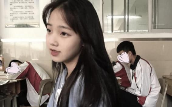 为了防止中学生早恋,校长绞尽脑汁,专门设计一套“特殊”校服休闲区蓝鸢梦想 - Www.slyday.coM 为了防止中学生早恋,校长绞尽脑汁,专门设计一套“特殊”校服休闲区蓝鸢梦想 - Www.slyday.coM