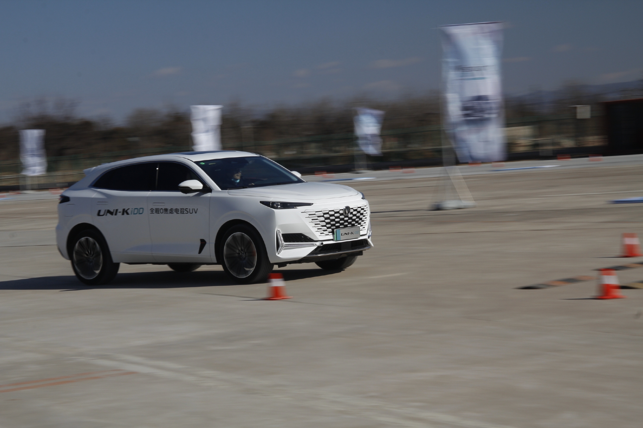 实现续航推背自由场地试驾长安unikidd