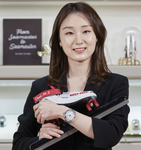 崔敏静笑了冬奥冠军喜获800万名表还有大批韩综等她登场