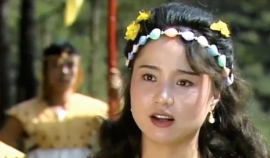 邓婵玉的饰演者金铭,毕业于上海体育学院,她参与拍摄的影视剧很少