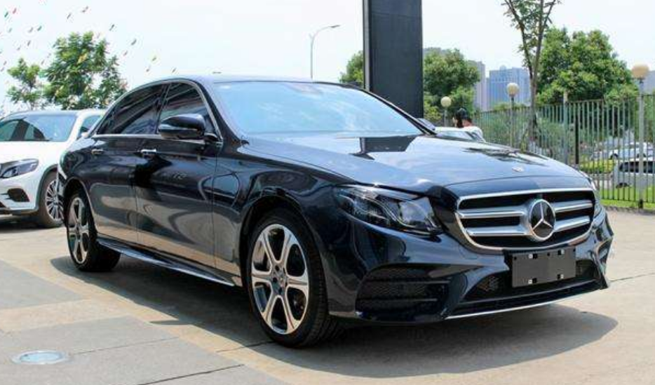 奔驰车主月薪7万找不到女朋友，手指暴露答案，一点也不冤休闲区蓝鸢梦想 - Www.slyday.coM