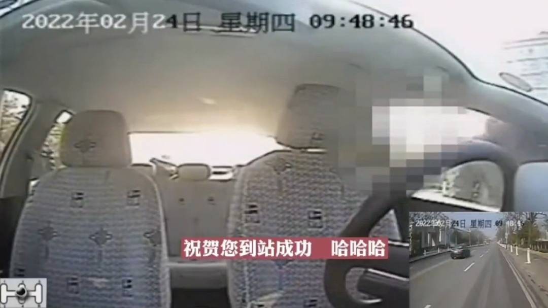 吃饭时别看！宜昌女子科目三考试边背口诀边操作，安全员忍俊不禁休闲区蓝鸢梦想 - Www.slyday.coM