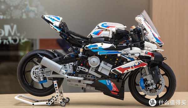 入手新的乐高积木宝马摩托车