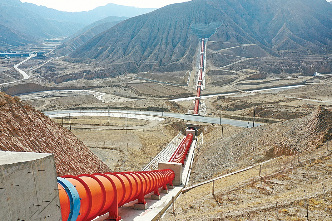 长500米的2号倒虹吸,属于拉西瓦灌溉工程的一部分.