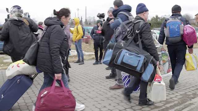 视频｜俄乌冲突致难民潮 4.75万乌克兰难民涌入波兰休闲区蓝鸢梦想 - Www.slyday.coM