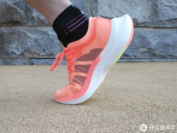 2022减脂瘦身必不可少的跑步装备，亲测三款性能不错的咕咚跑鞋休闲区蓝鸢梦想 - Www.slyday.coM